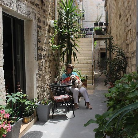 Street Garden Apartment Hvar Town Esterno foto