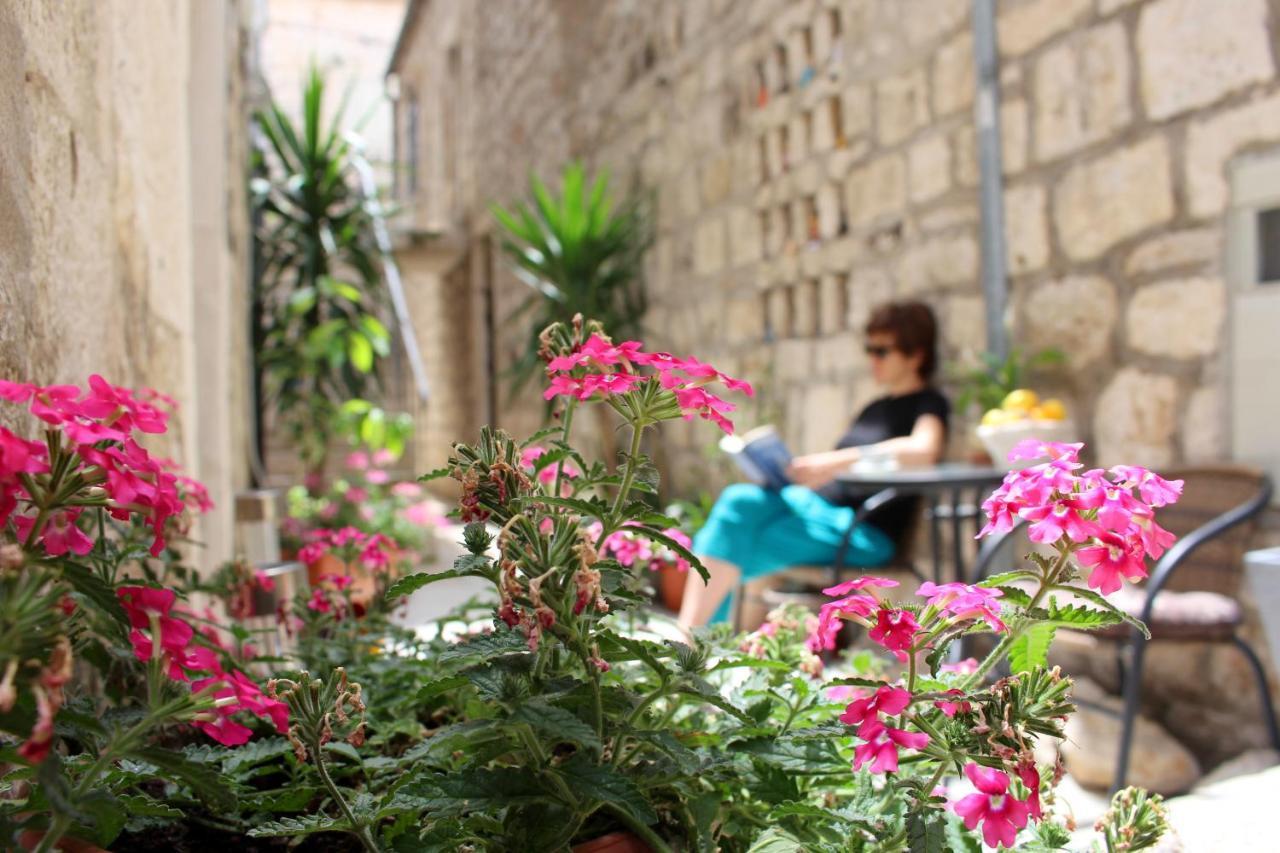 Street Garden Apartment Hvar Town Esterno foto