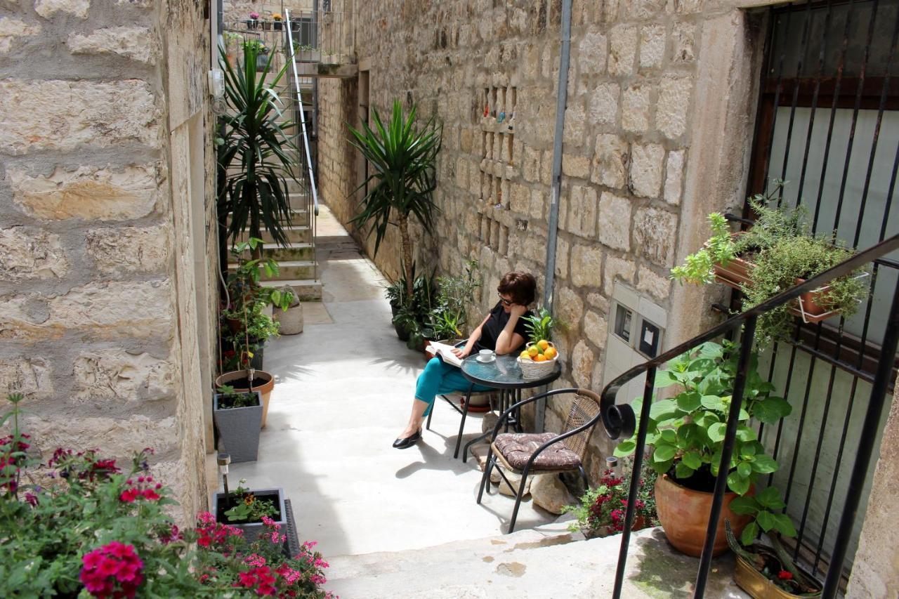Street Garden Apartment Hvar Town Esterno foto