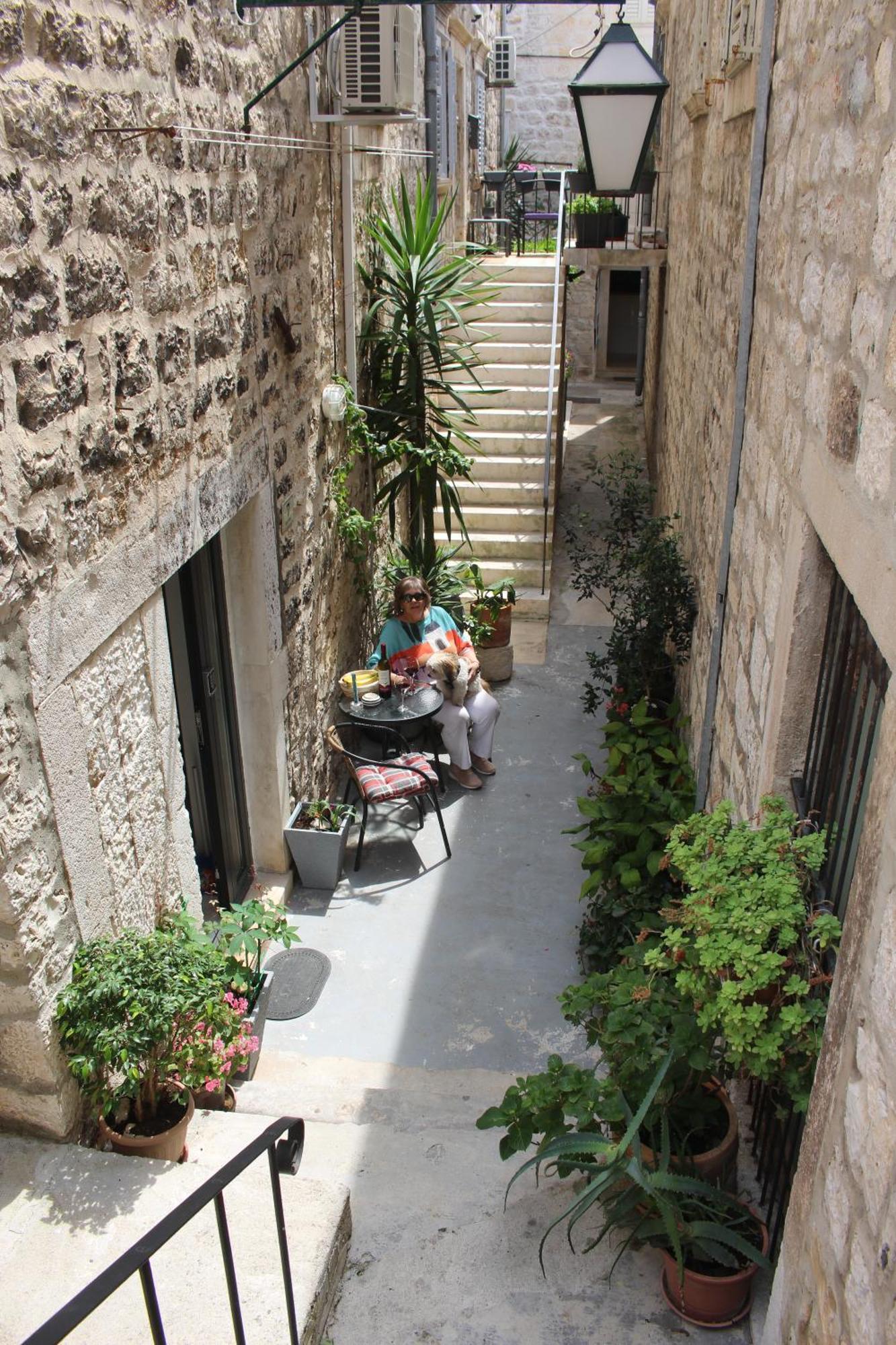 Street Garden Apartment Hvar Town Esterno foto