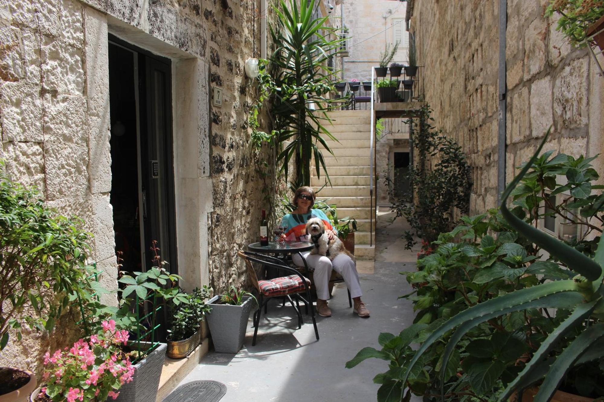 Street Garden Apartment Hvar Town Esterno foto
