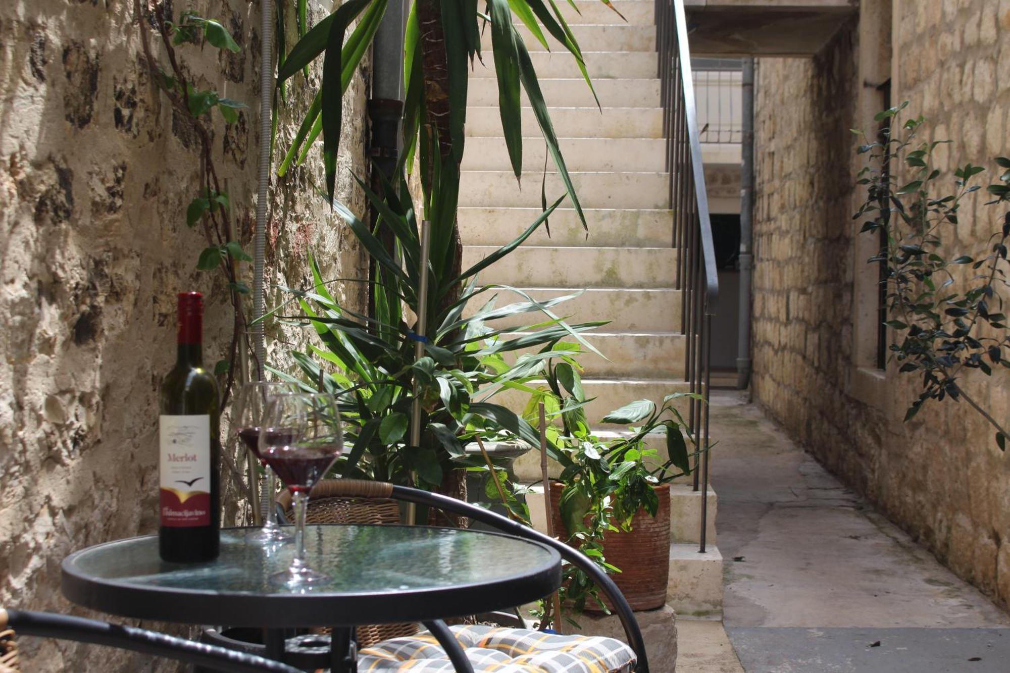 Street Garden Apartment Hvar Town Esterno foto