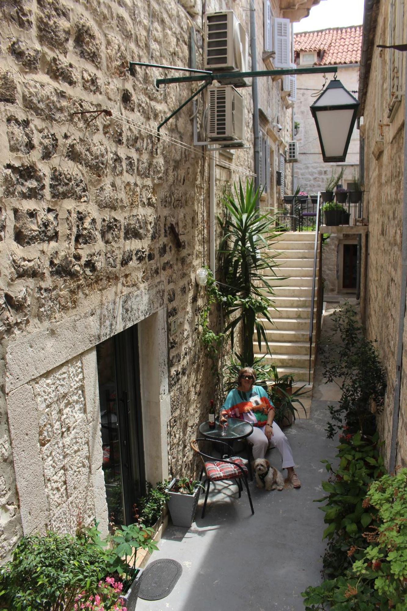 Street Garden Apartment Hvar Town Esterno foto