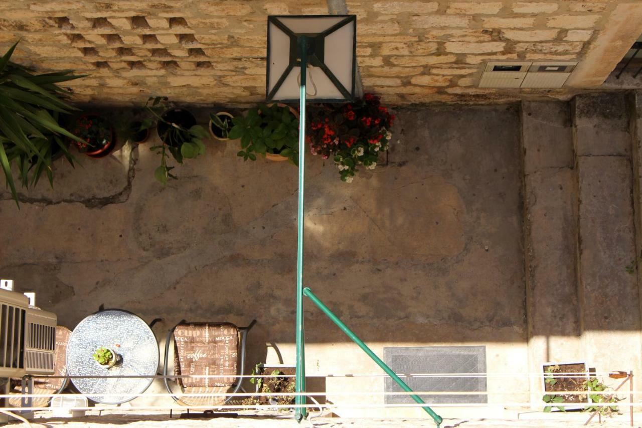 Street Garden Apartment Hvar Town Esterno foto